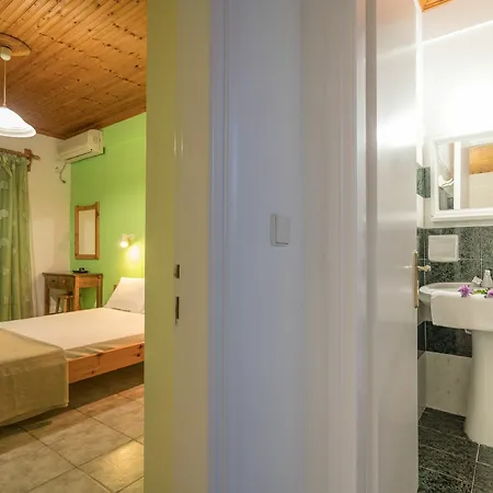 Tota Studios Apartment *